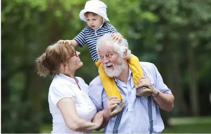 愛爾蘭政府擬推出1000歐“帶孫補貼”，讓老人不再“義務”帶娃
