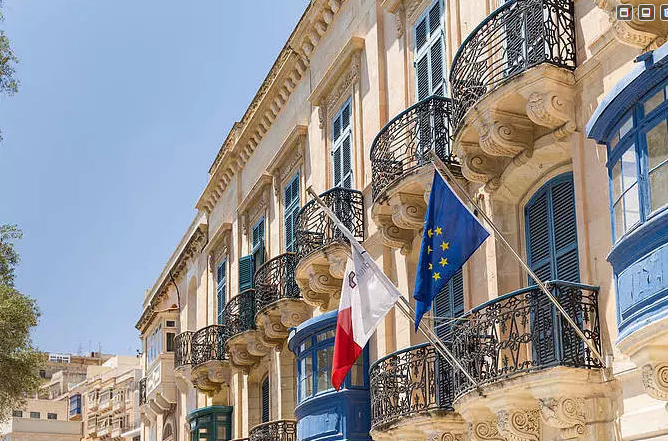 行業(yè)規(guī)律不可逆，這個(gè)國(guó)家的移民黃金期不再，且移且珍惜